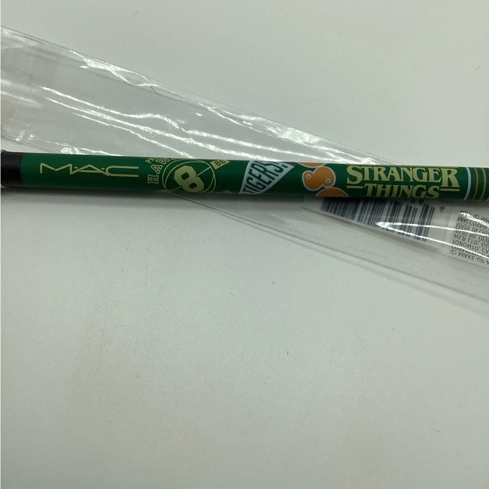MAC Stranger Things 217SES Synthetic Blending Eye Brush - Brand New In Package